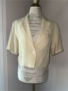 ASTR Cropped Short-Sleeve Blazer in Butter Yellow